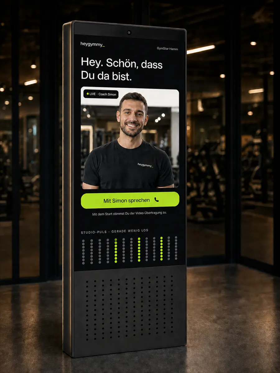 Gymmy Terminal im Studio: Idle-Screen mit Coach Simon live und Anruf-Button